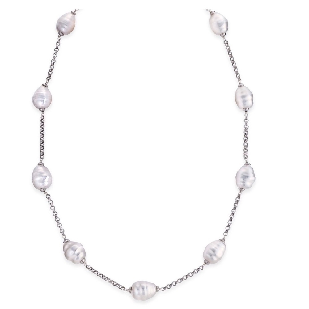 Honor Kamala Pearl necklace